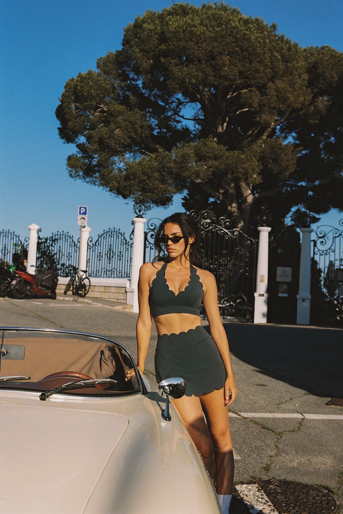 High-Waist Scallop Split Front Skirt